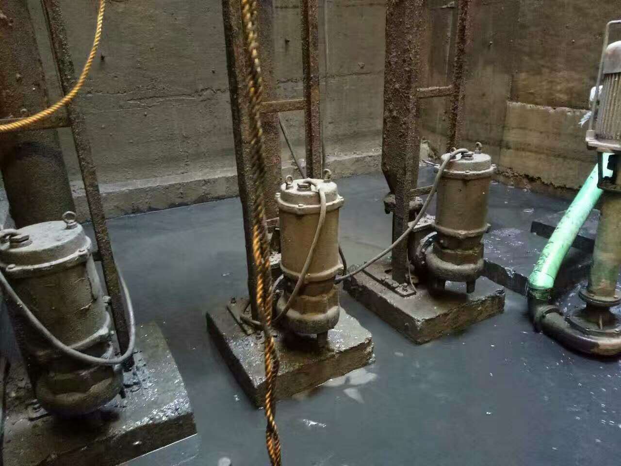 上犹污水池清理