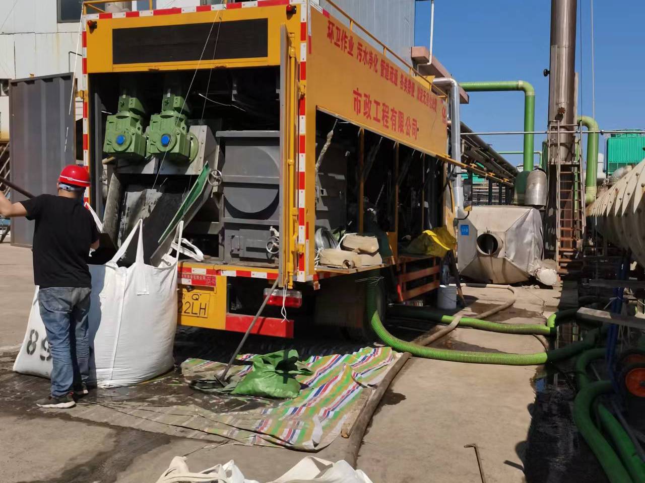 上犹淤泥压干处理